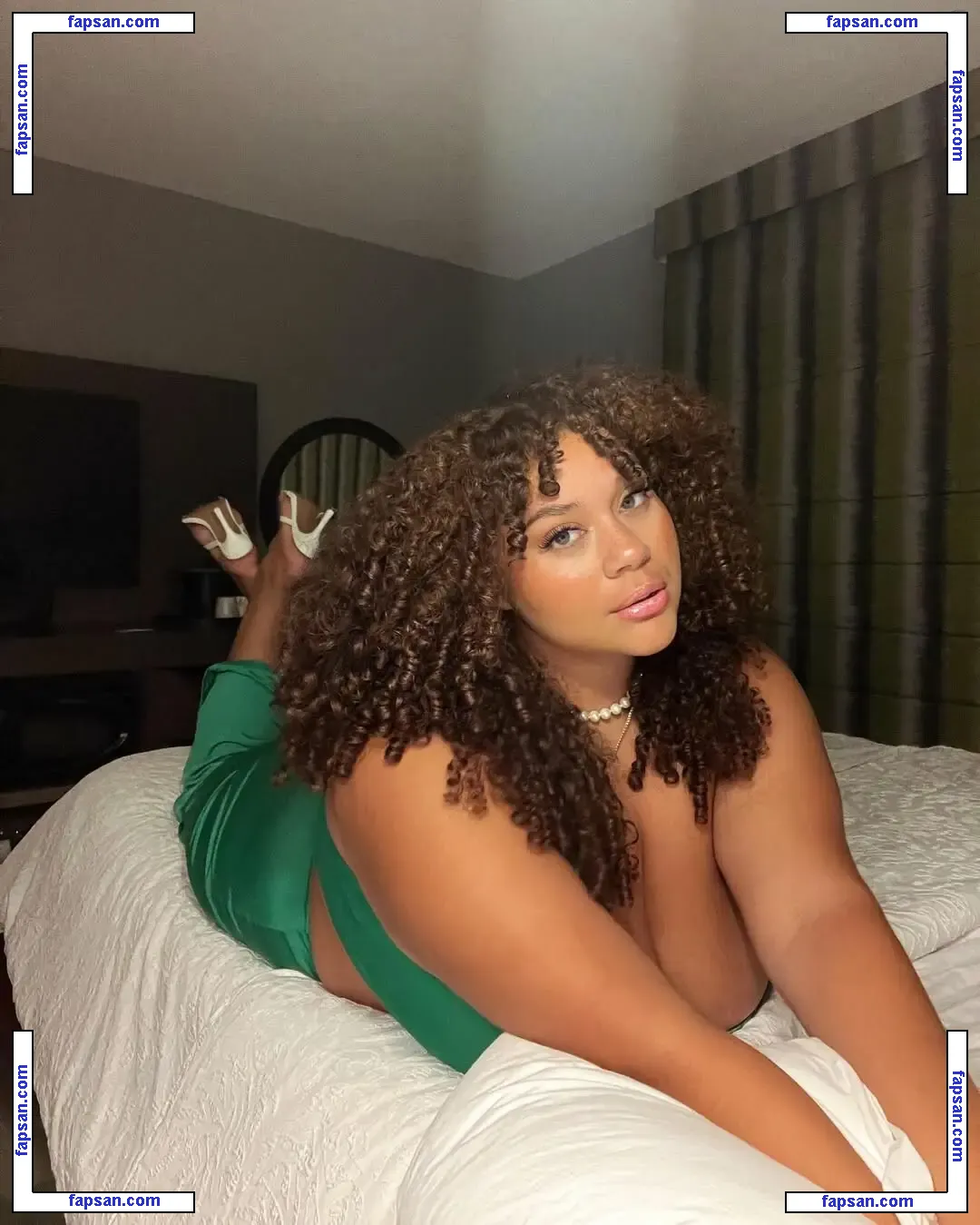 Khloe Katera nude photo #0030 from OnlyFans