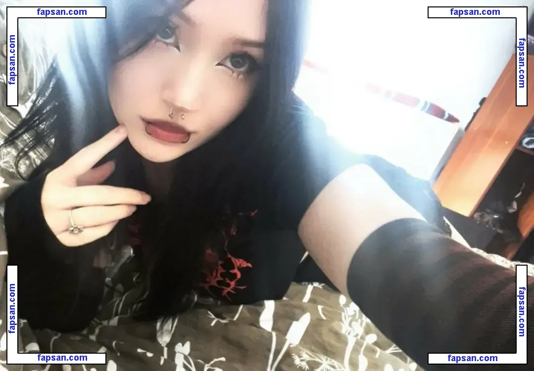 KiaKuromi2 nude photo #0002 from OnlyFans