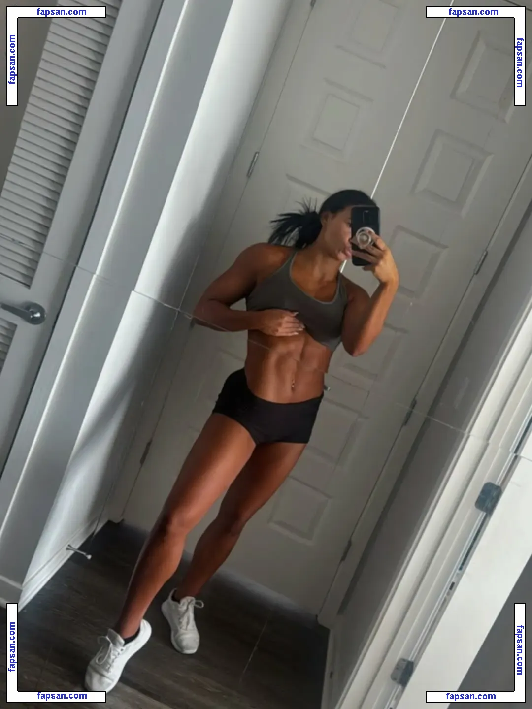 Kiana James голая фото #0027 с Онлифанс