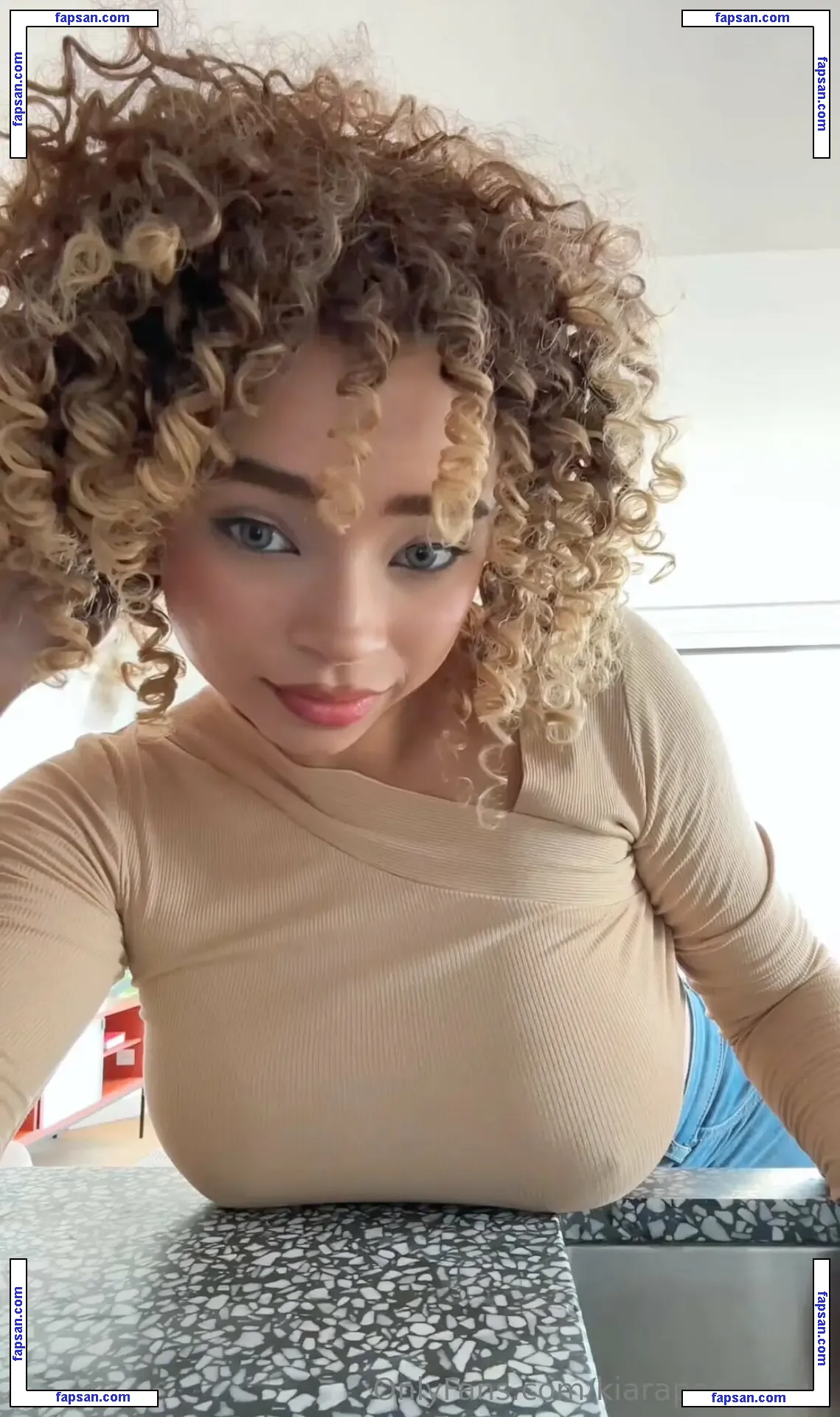 kiarapeachlegit nude photo #0003 from OnlyFans