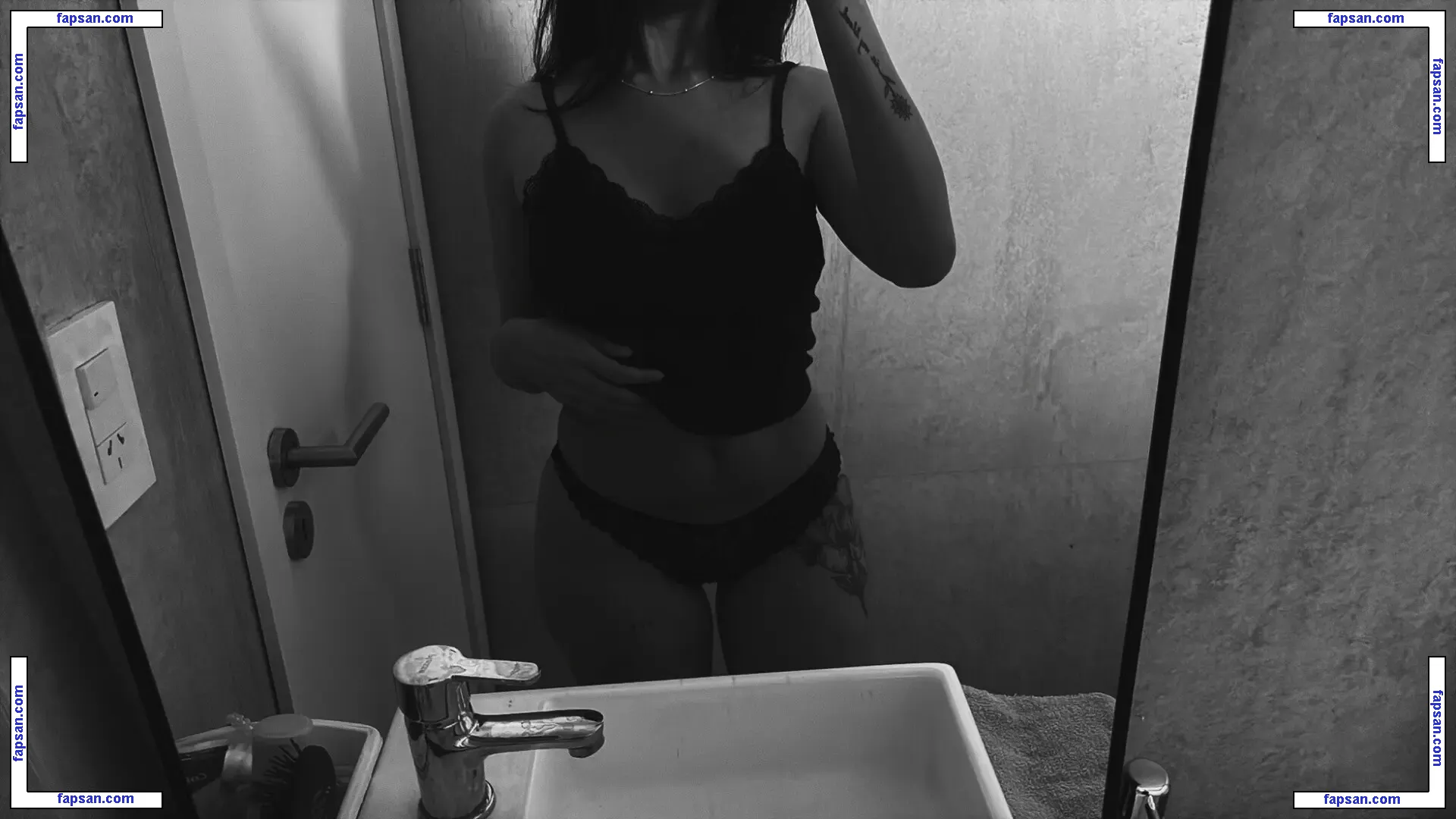kiaratorrent nude photo #0001 from OnlyFans