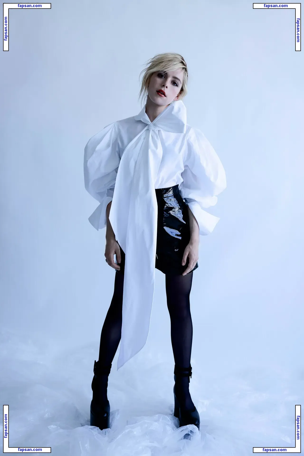 Kiernan Shipka голая фото #1682 с Онлифанс