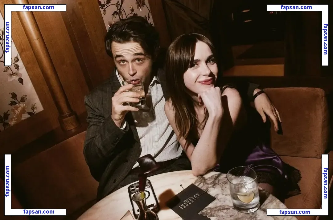 Kiernan Shipka голая фото #1752 с Онлифанс