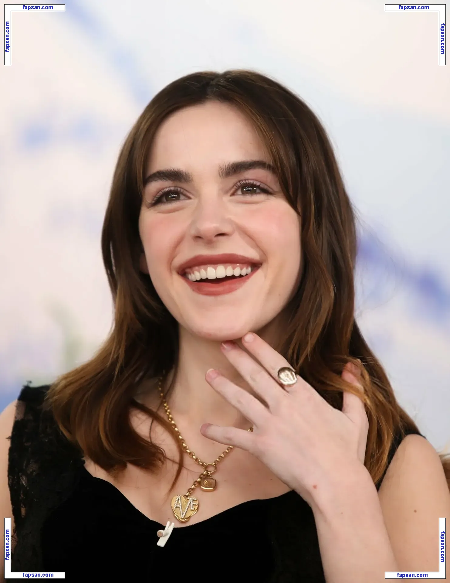 Kiernan Shipka nude photo #1763 from OnlyFans