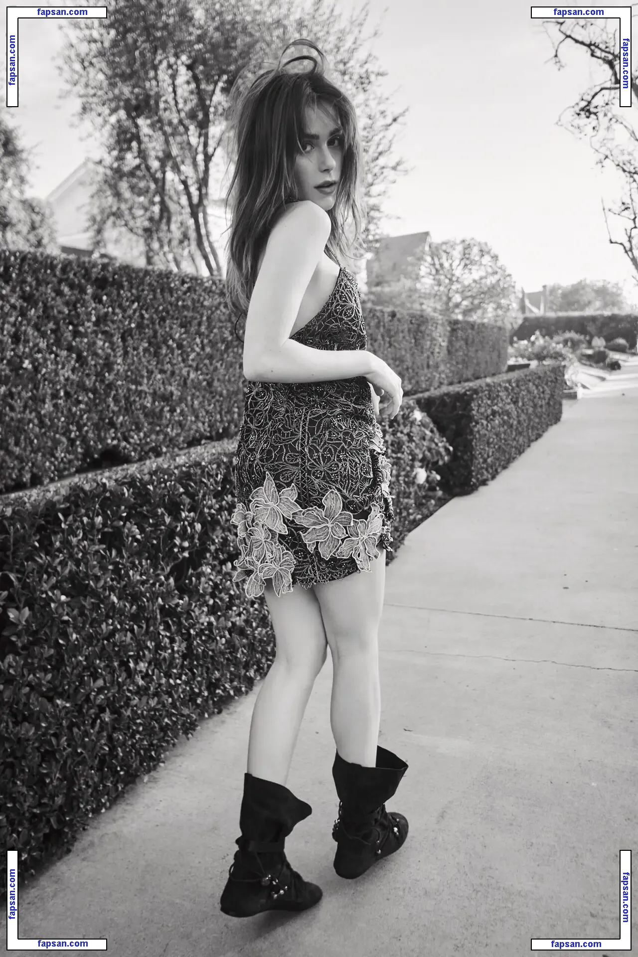 Kiernan Shipka nude photo #1771 from OnlyFans