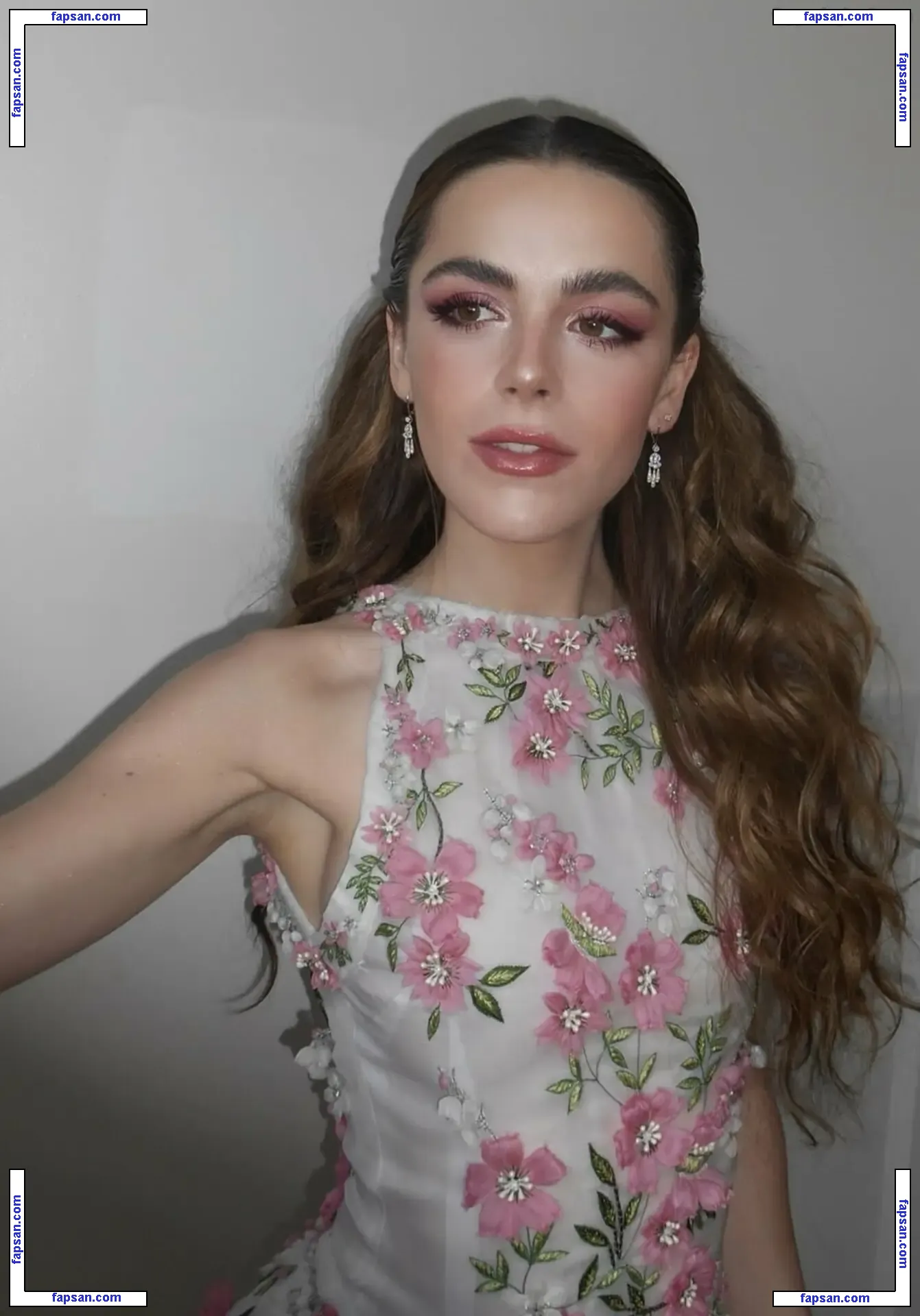 Kiernan Shipka nude photo #1788 from OnlyFans