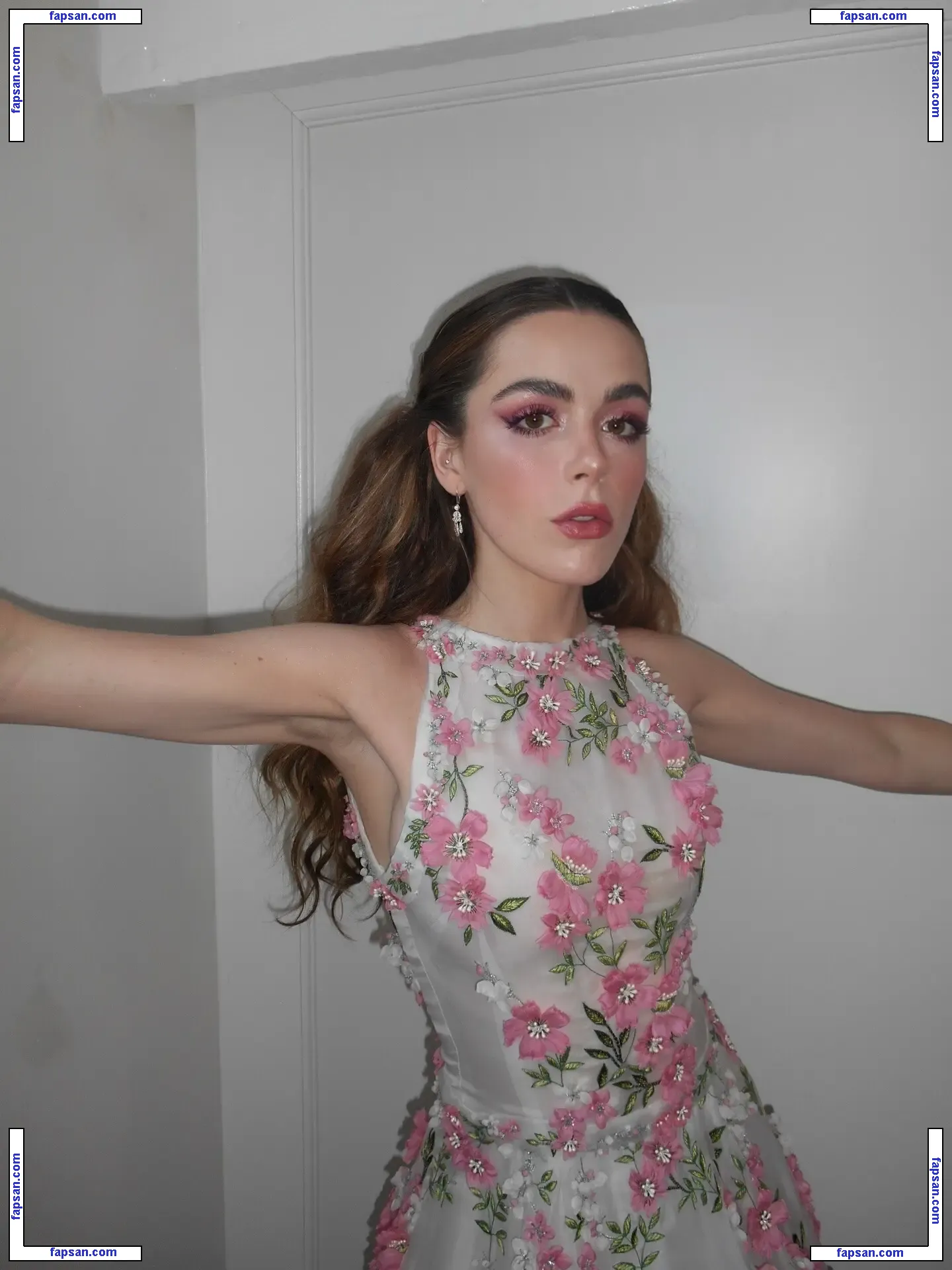 Kiernan Shipka nude photo #1799 from OnlyFans