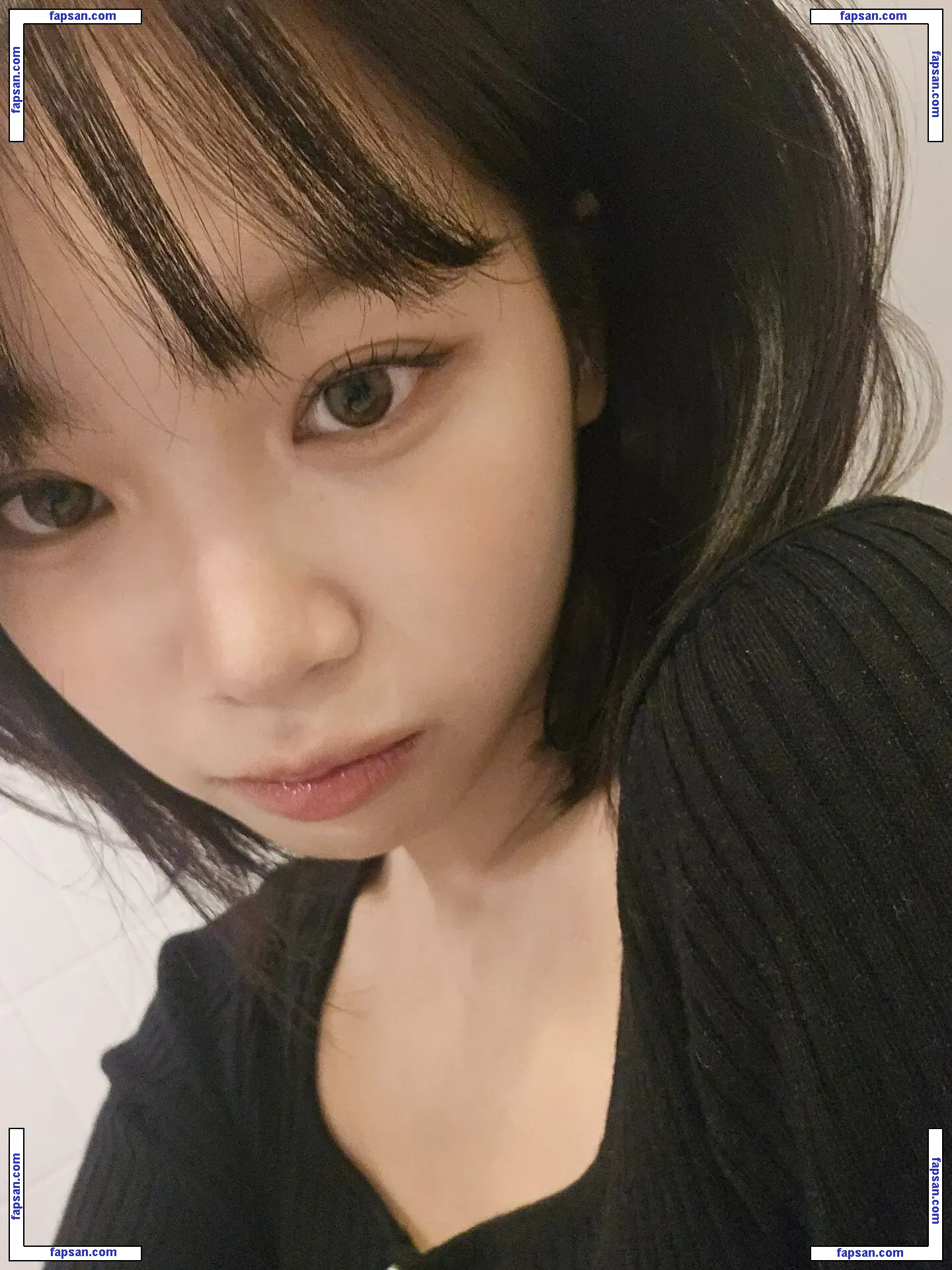 Kim Chaewon nude photo #0002 from OnlyFans