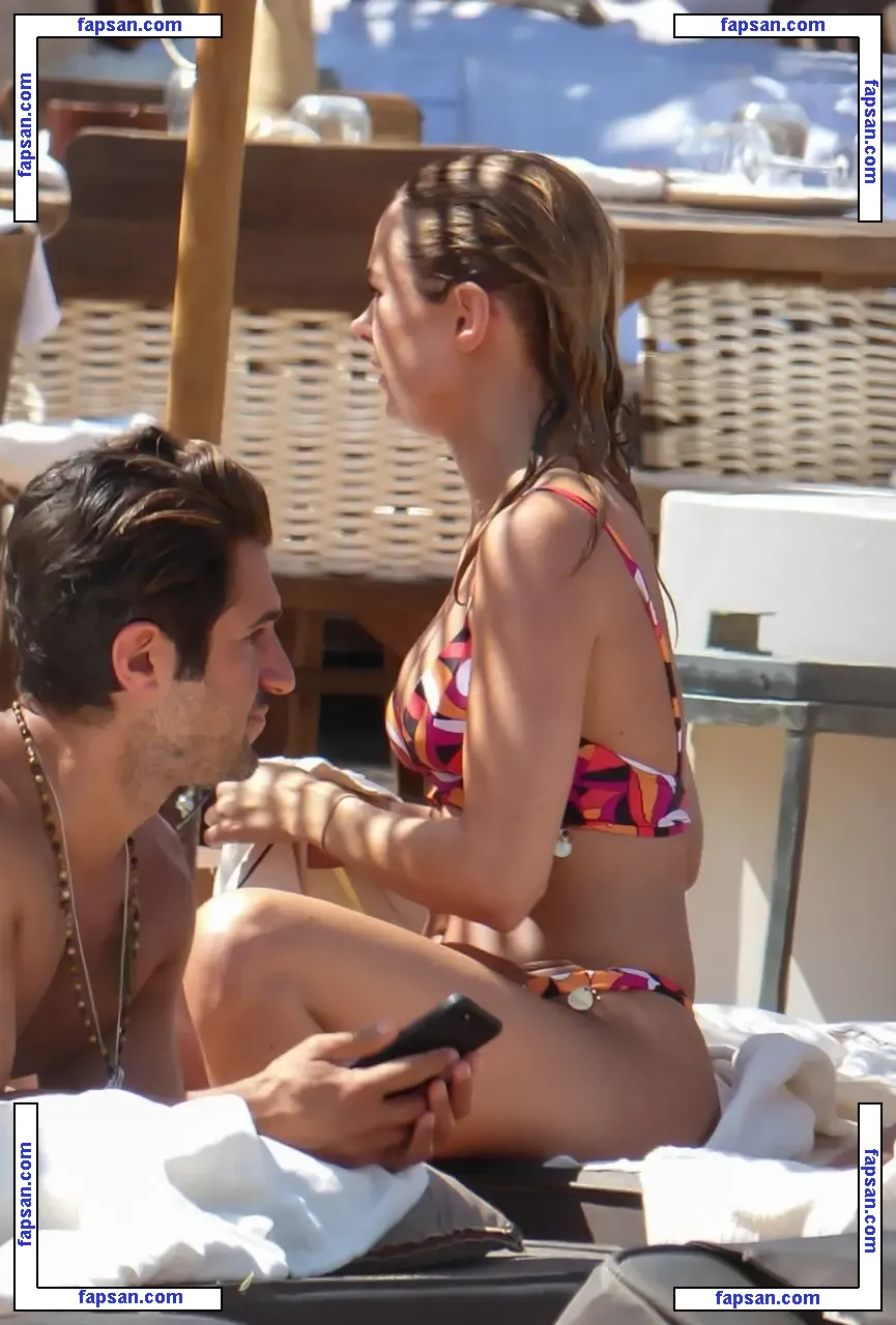Kimberley Garner nude photo #1093 from OnlyFans