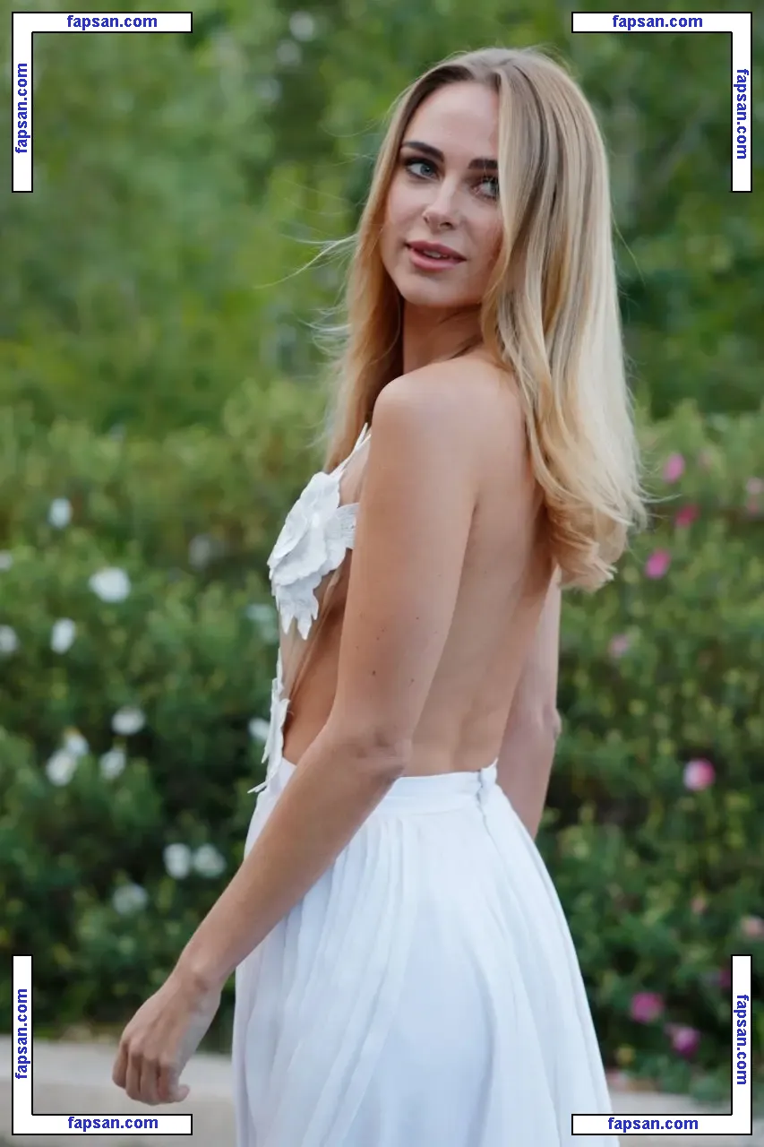 Kimberley Garner nude photo #1619 from OnlyFans