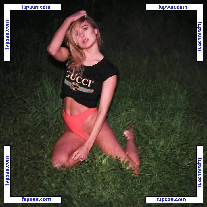 Kimberley Garner nude photo #1872 from OnlyFans