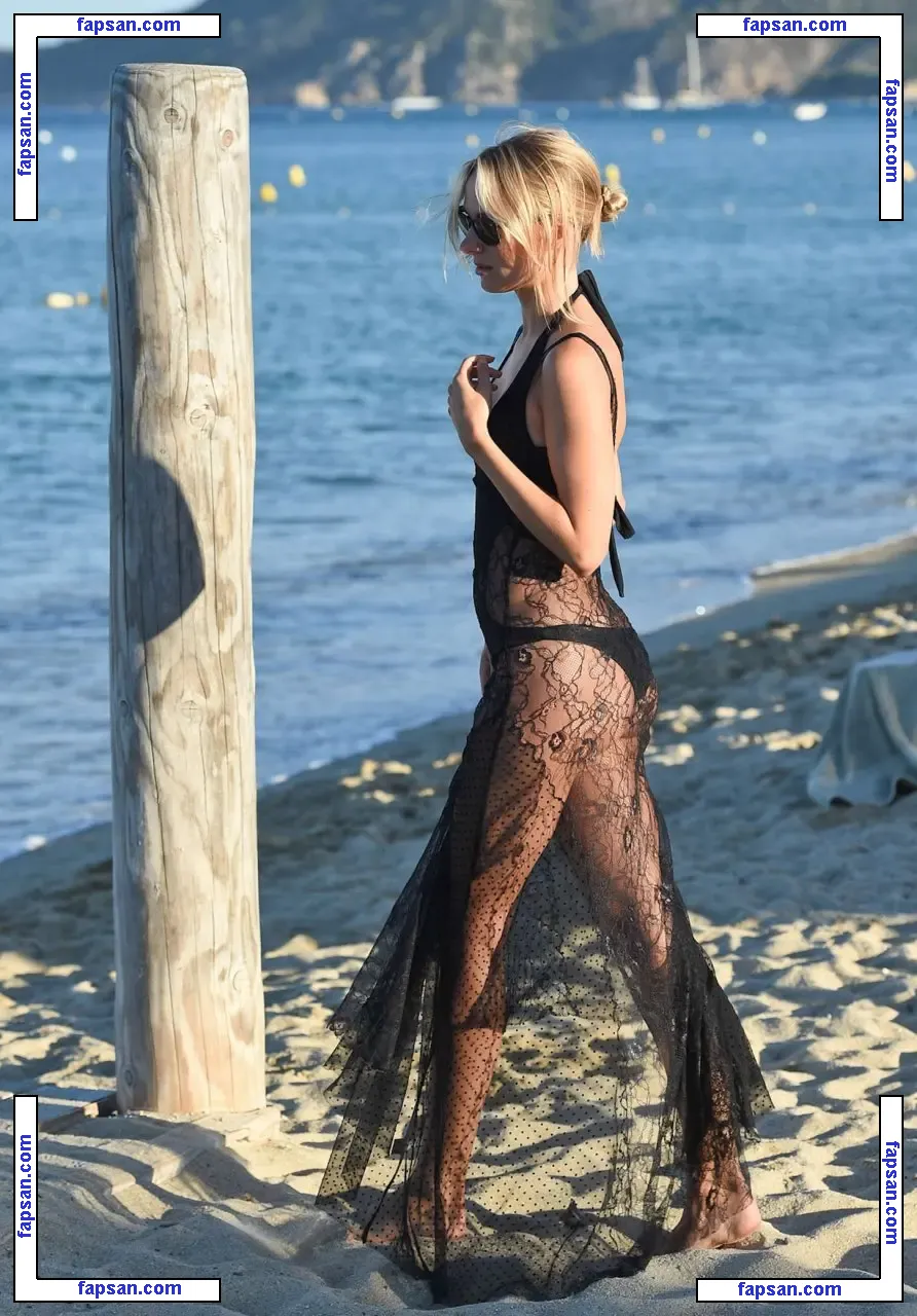 Kimberley Garner nude photo #2282 from OnlyFans