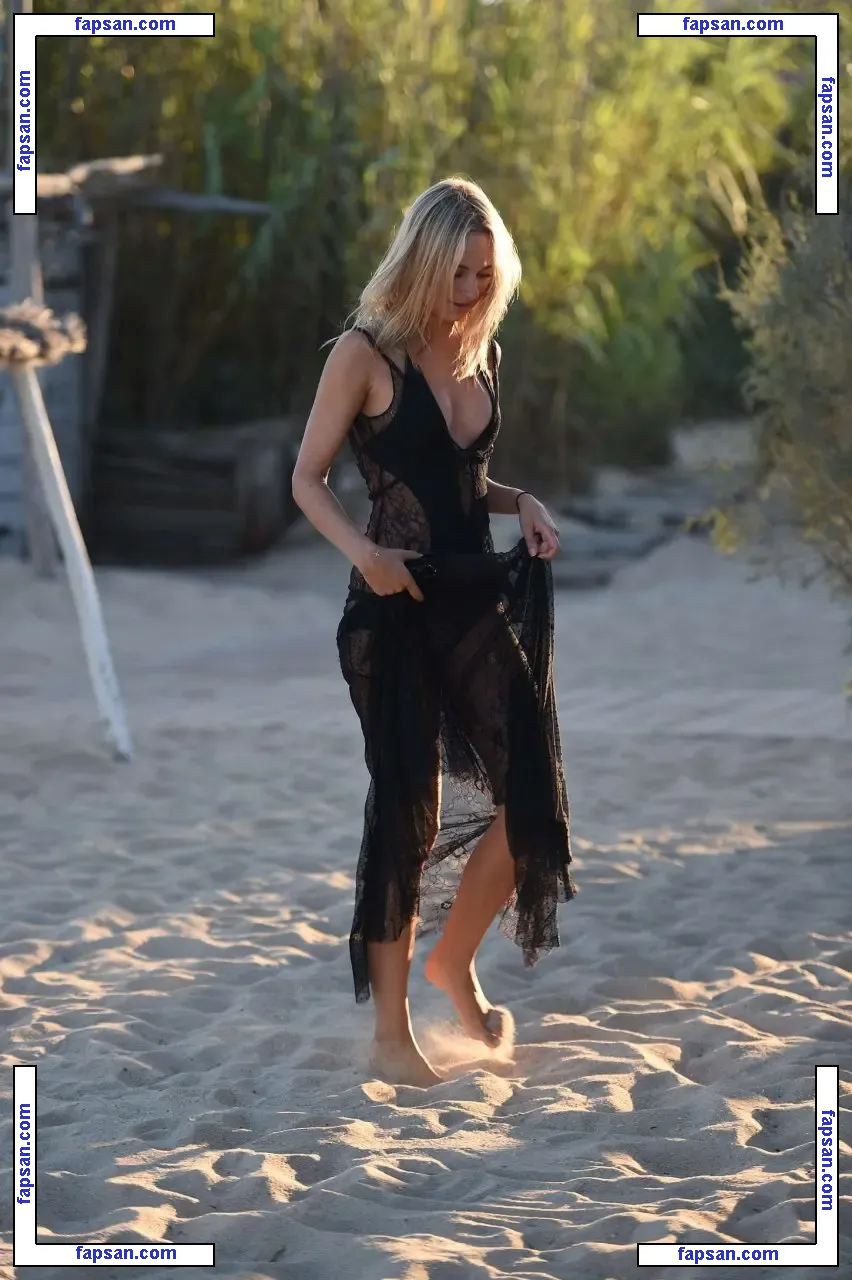 Kimberley Garner nude photo #2283 from OnlyFans