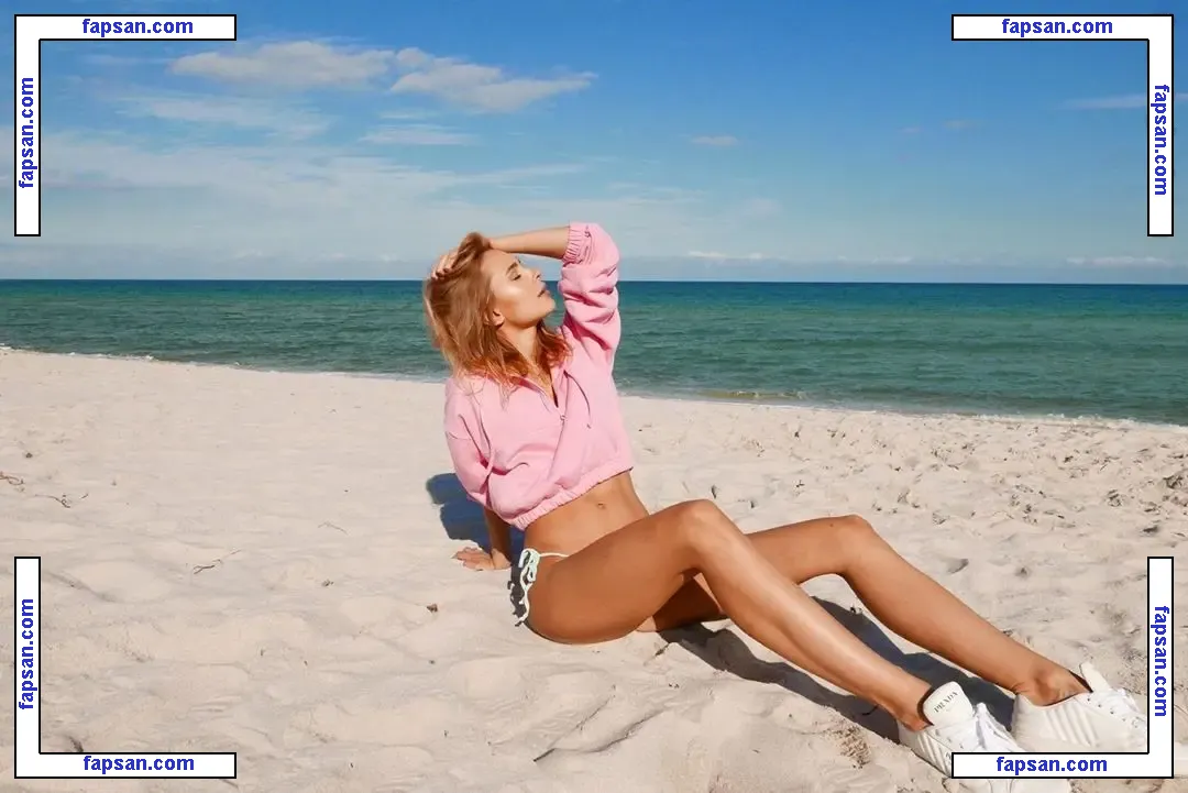 Kimberley Garner nude photo #3610 from OnlyFans