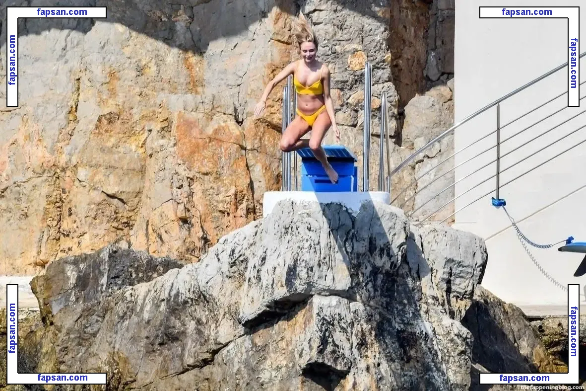 Kimberley Garner nude photo #5172 from OnlyFans