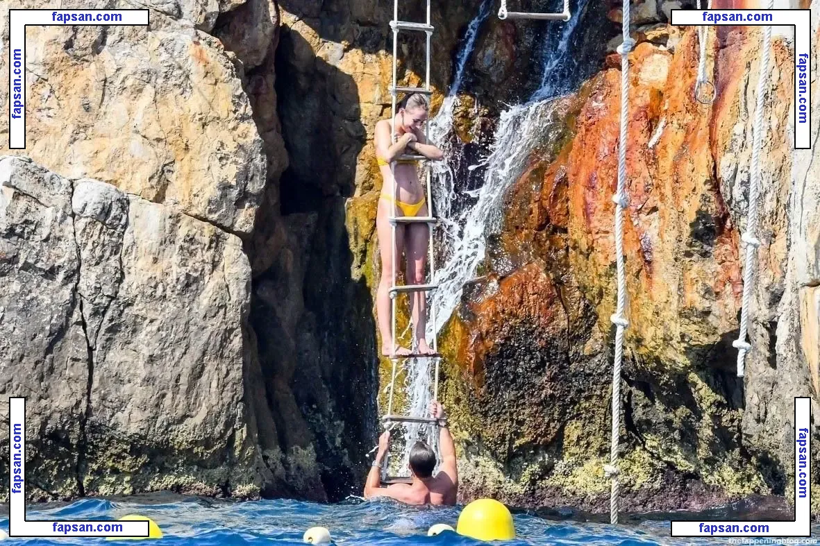 Kimberley Garner nude photo #5190 from OnlyFans