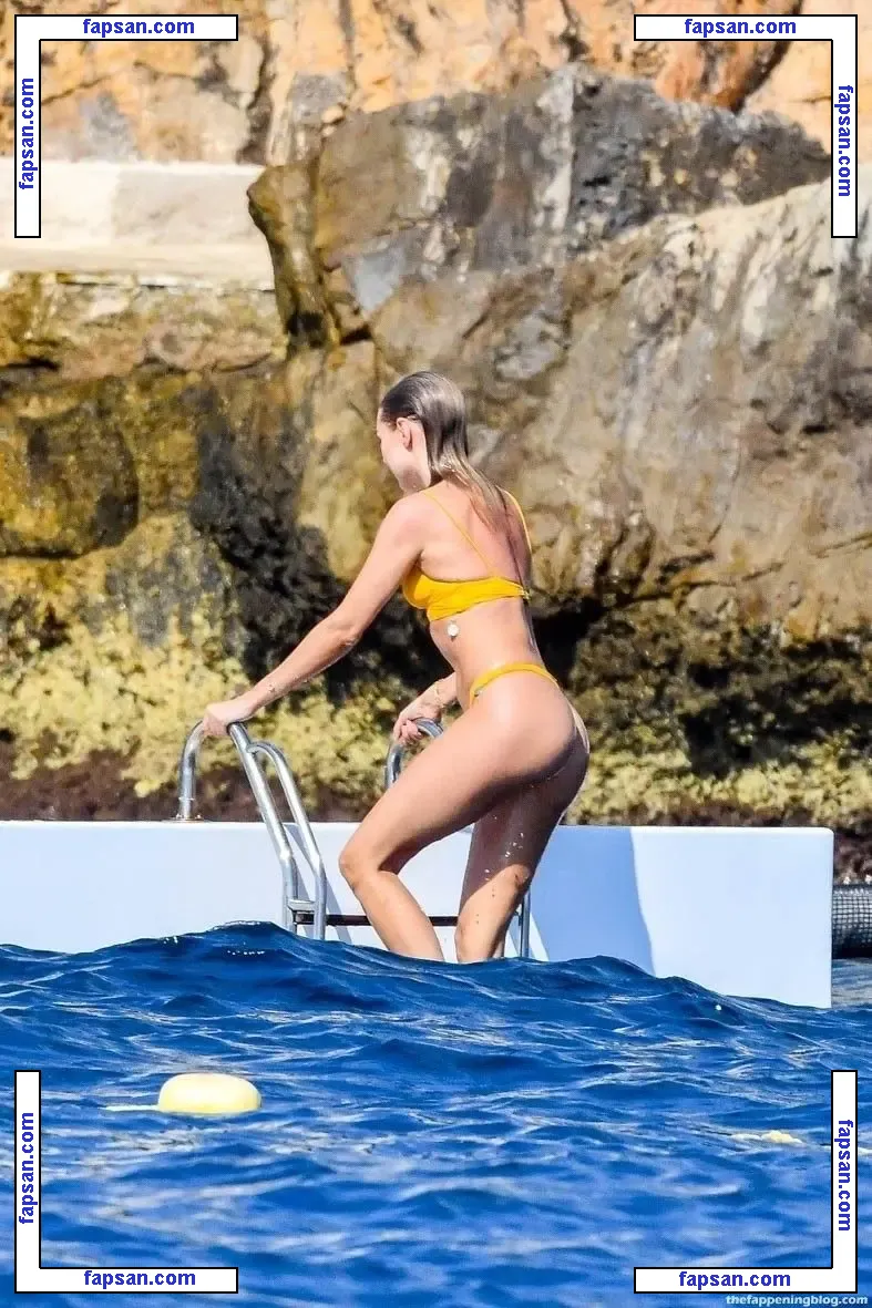 Kimberley Garner nude photo #5194 from OnlyFans