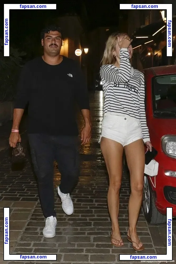 Kimberley Garner nude photo #5518 from OnlyFans