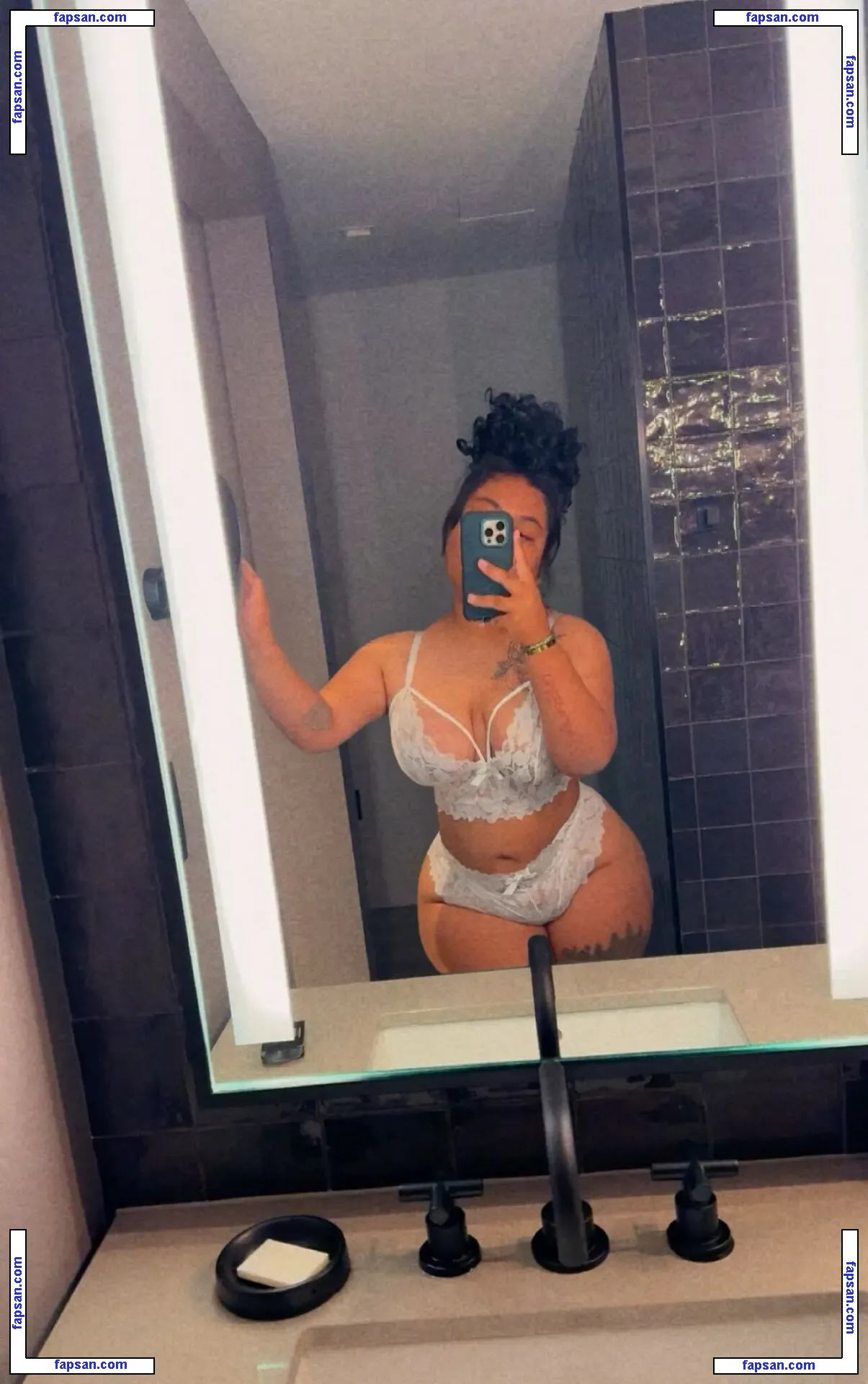 Kimorafans nude photo #0003 from OnlyFans