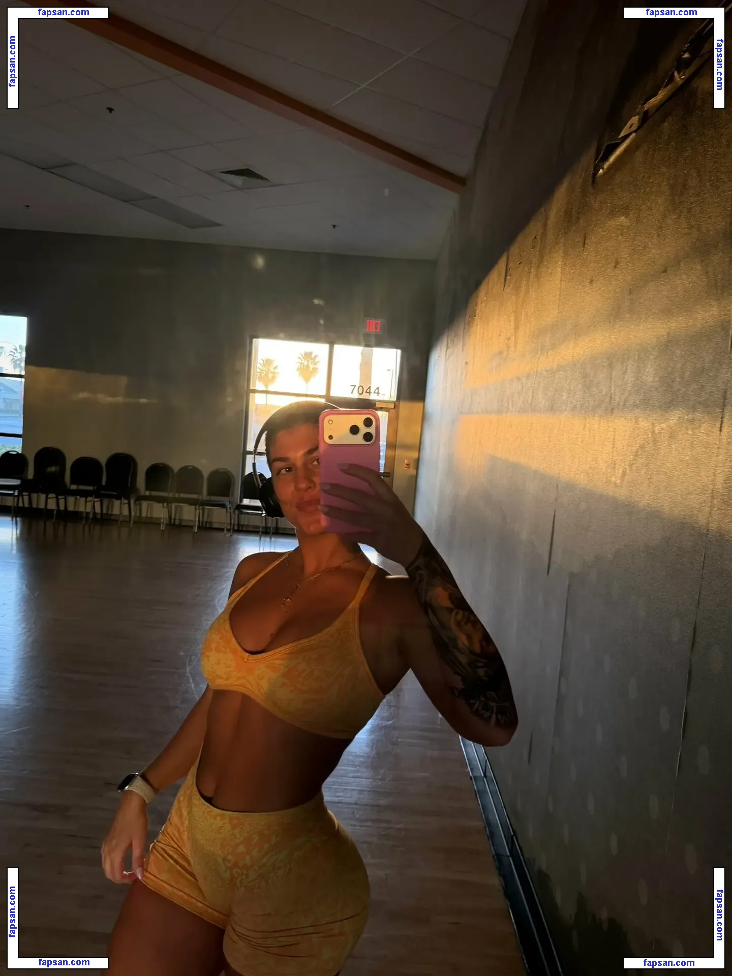 kingv0nstan голая фото #0017 с Онлифанс