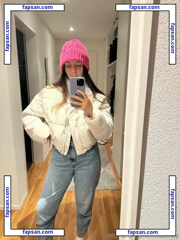 Kira Bird голая фото #0009 с Онлифанс