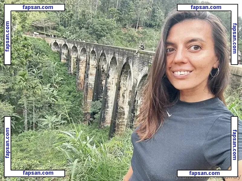 Kira Bird голая фото #0018 с Онлифанс