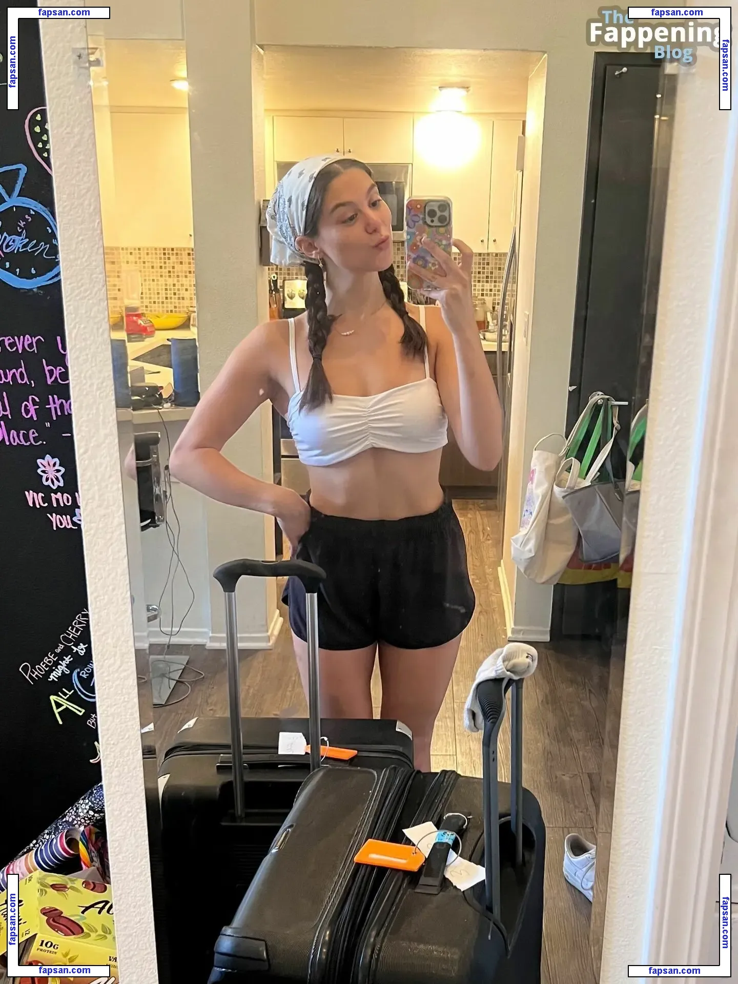 Kira Kosarin nude photo #0801 from OnlyFans