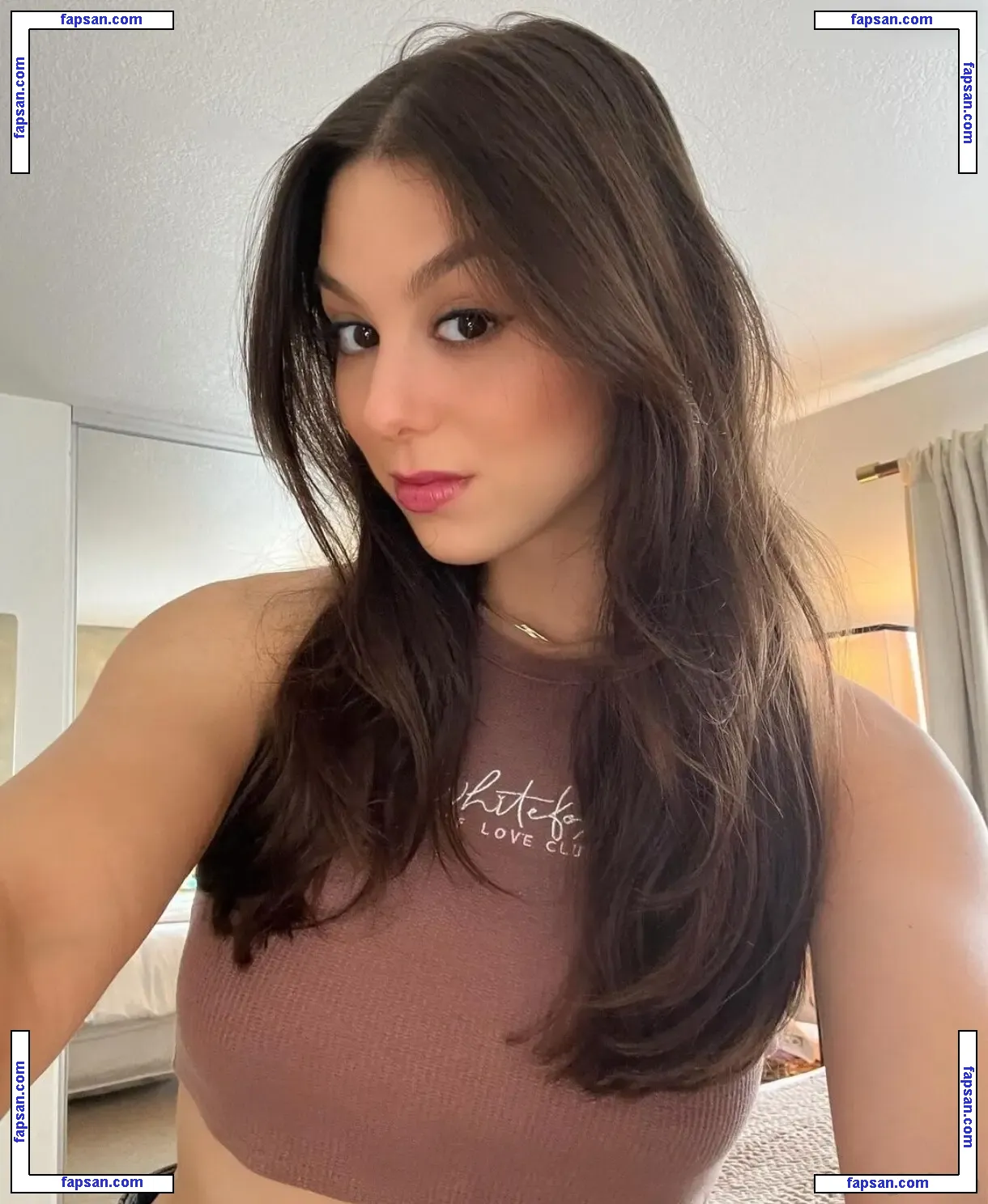 Kira Kosarin nude photo #0932 from OnlyFans