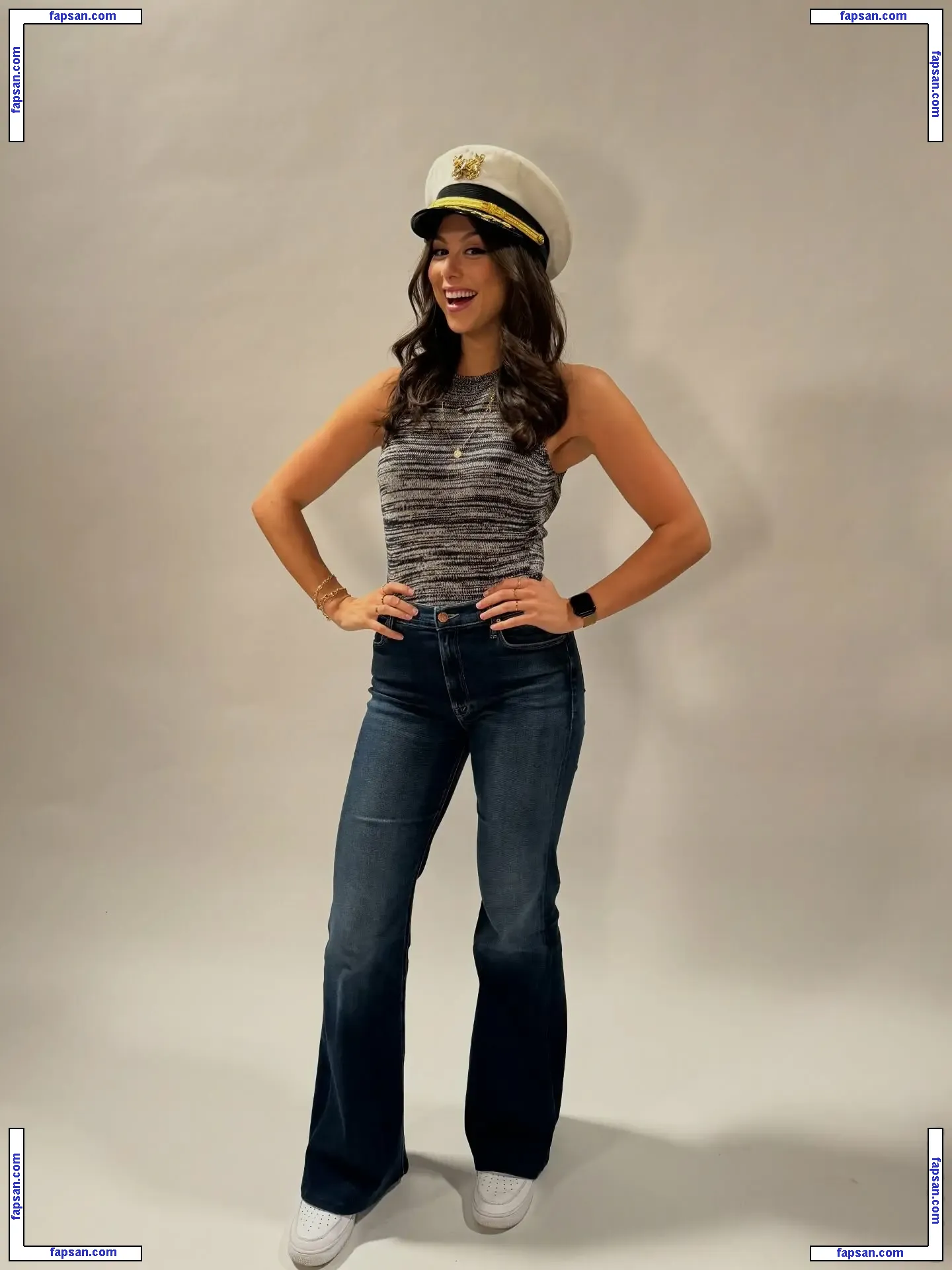 Kira Kosarin nude photo #1016 from OnlyFans