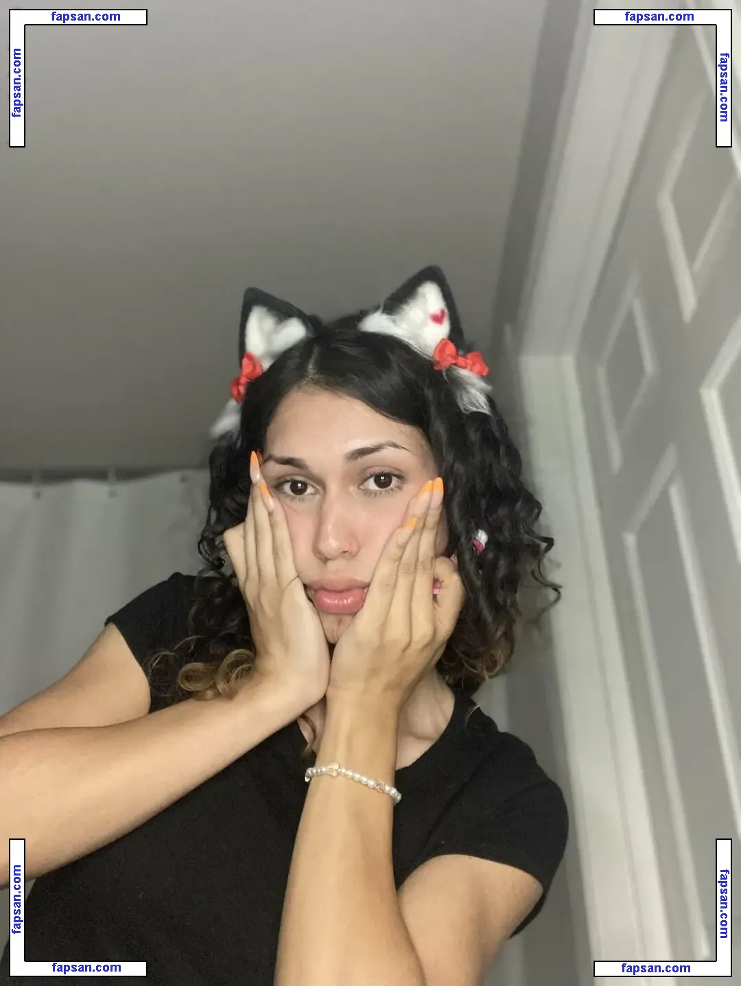 kittypiesss nude photo #0006 from OnlyFans