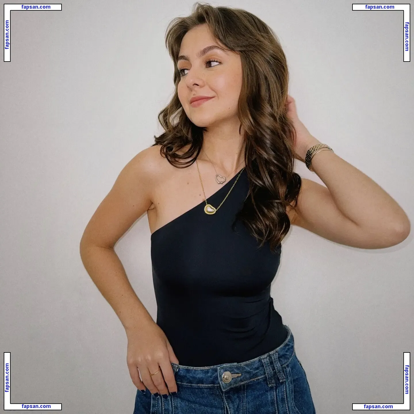 Klara Castanho nude photo #0092 from OnlyFans