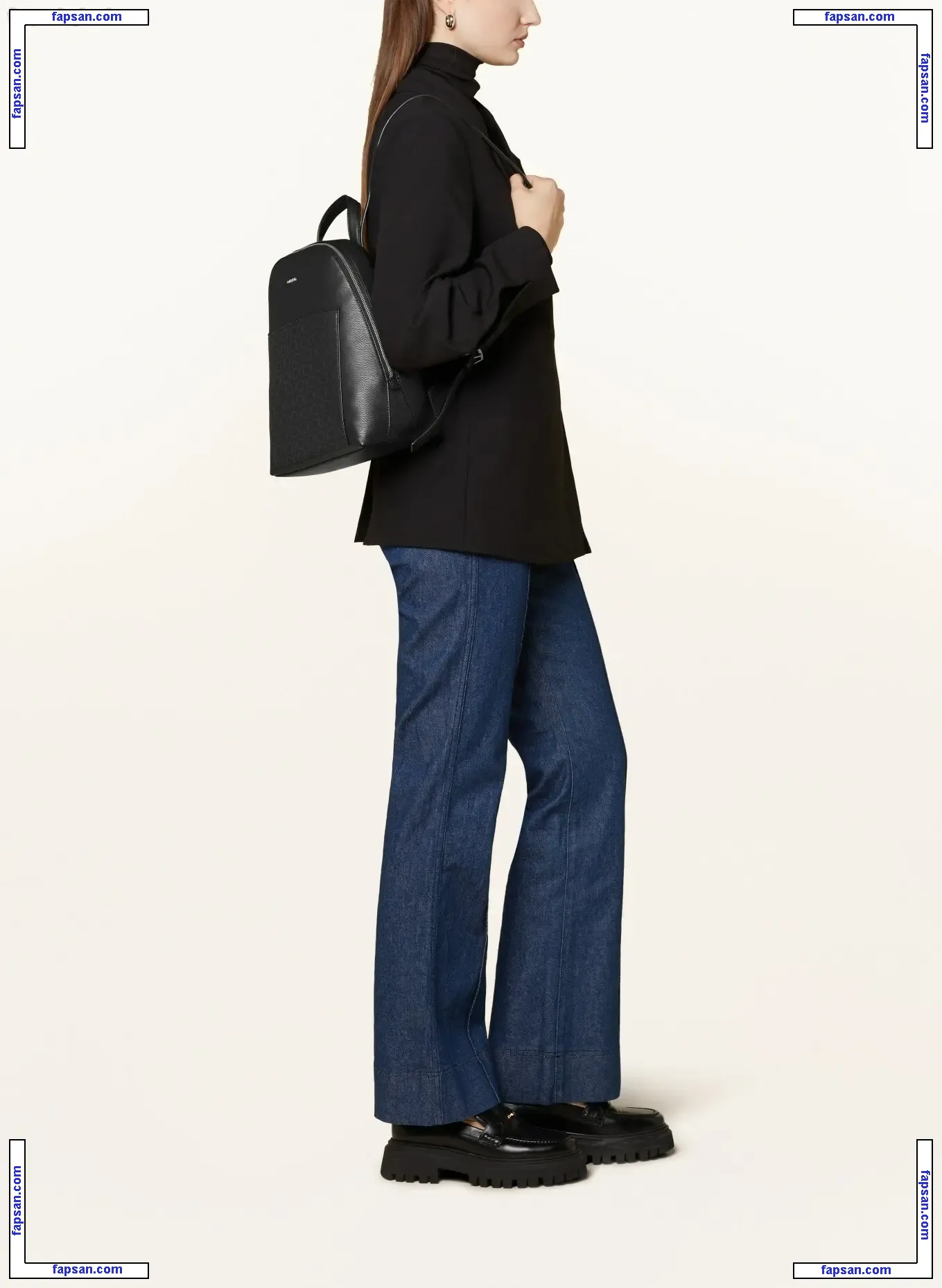 Kleine Enya nude photo #0001 from OnlyFans