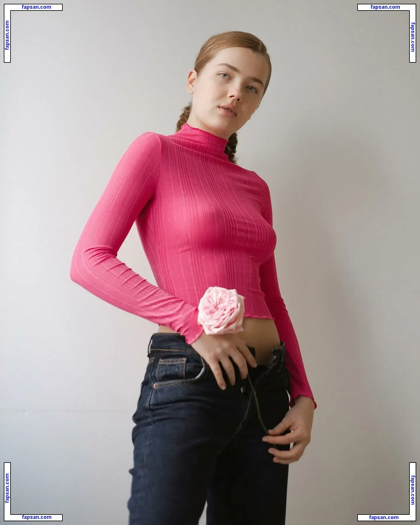 Kondrasofia nude photo #0003 from OnlyFans