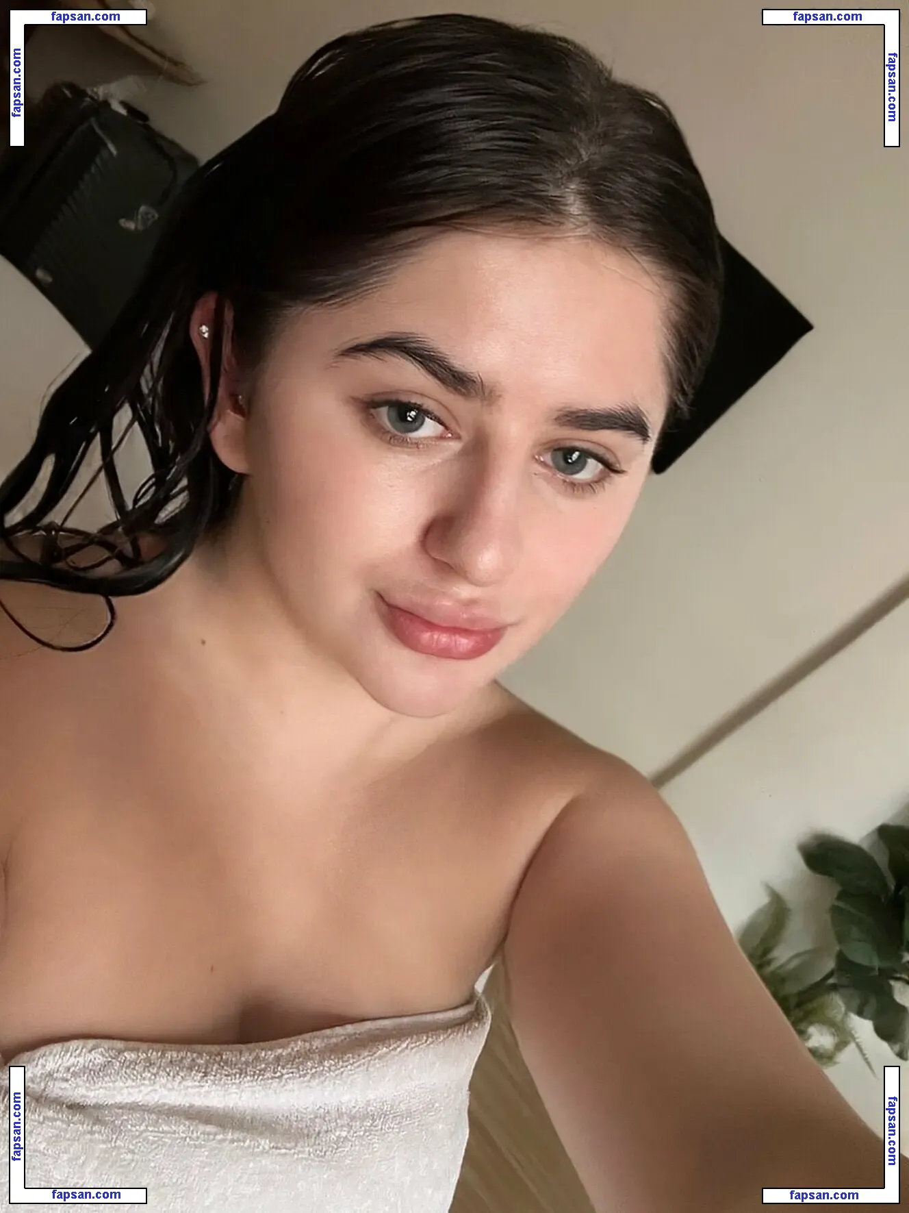 kris_juicy nude photo #0009 from OnlyFans