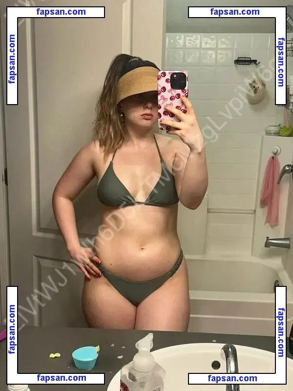 Krissee nude photo #0007 from OnlyFans