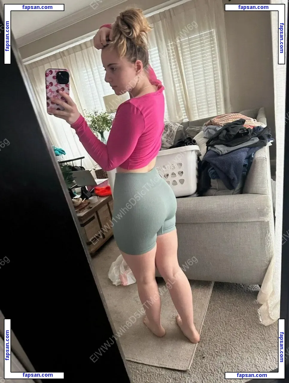 Krissee nude photo #0009 from OnlyFans