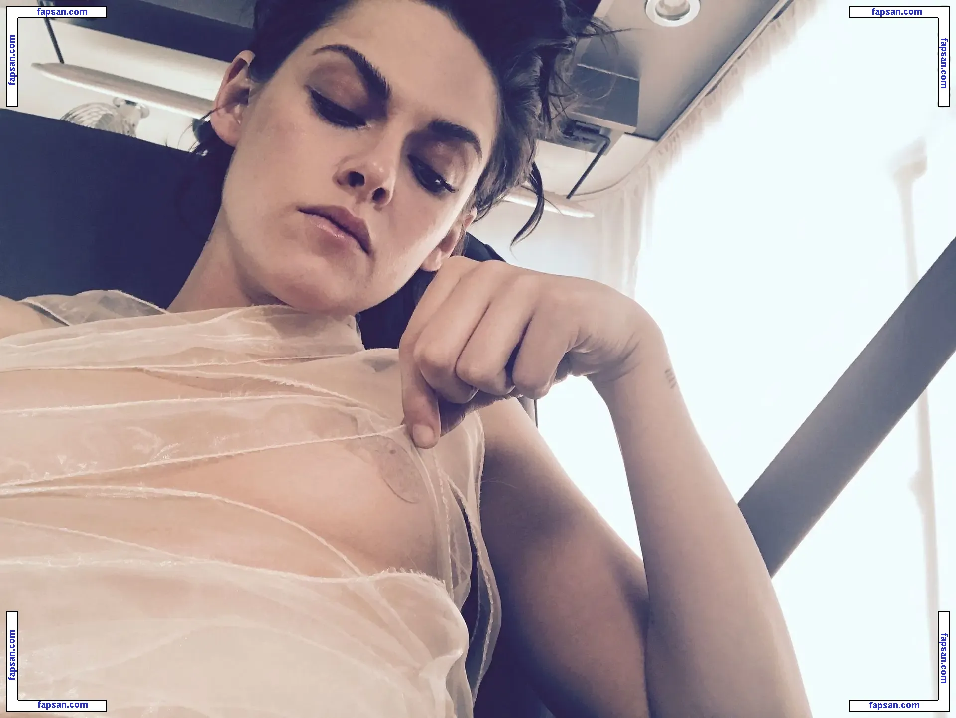 Kristen Stewart nude photo #0936 from OnlyFans