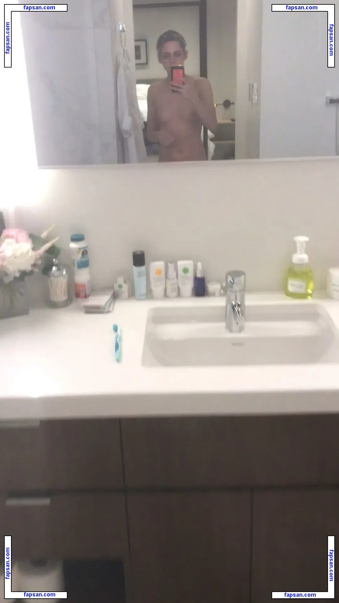 Kristen Stewart nude photo #1053 from OnlyFans