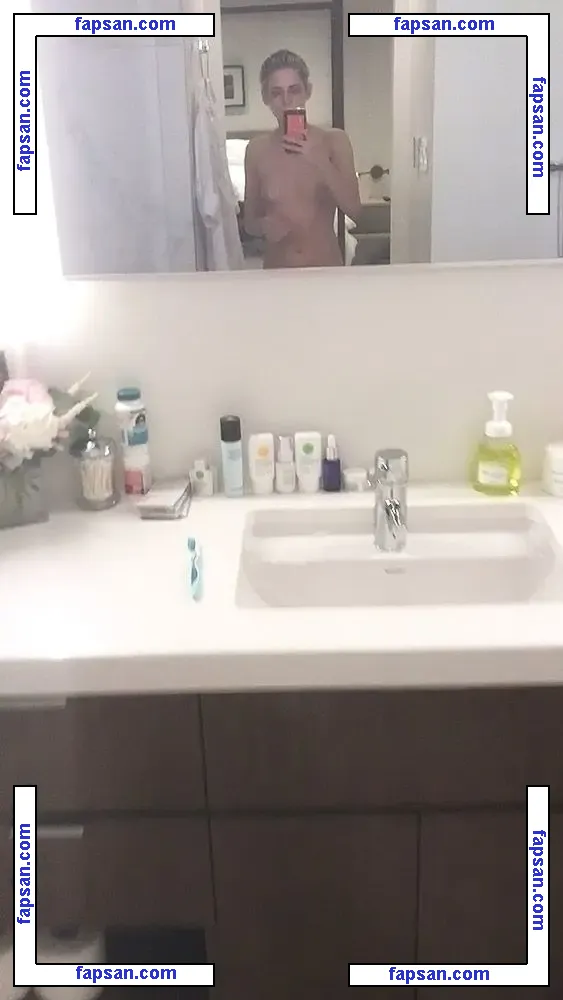 Kristen Stewart nude photo #1140 from OnlyFans