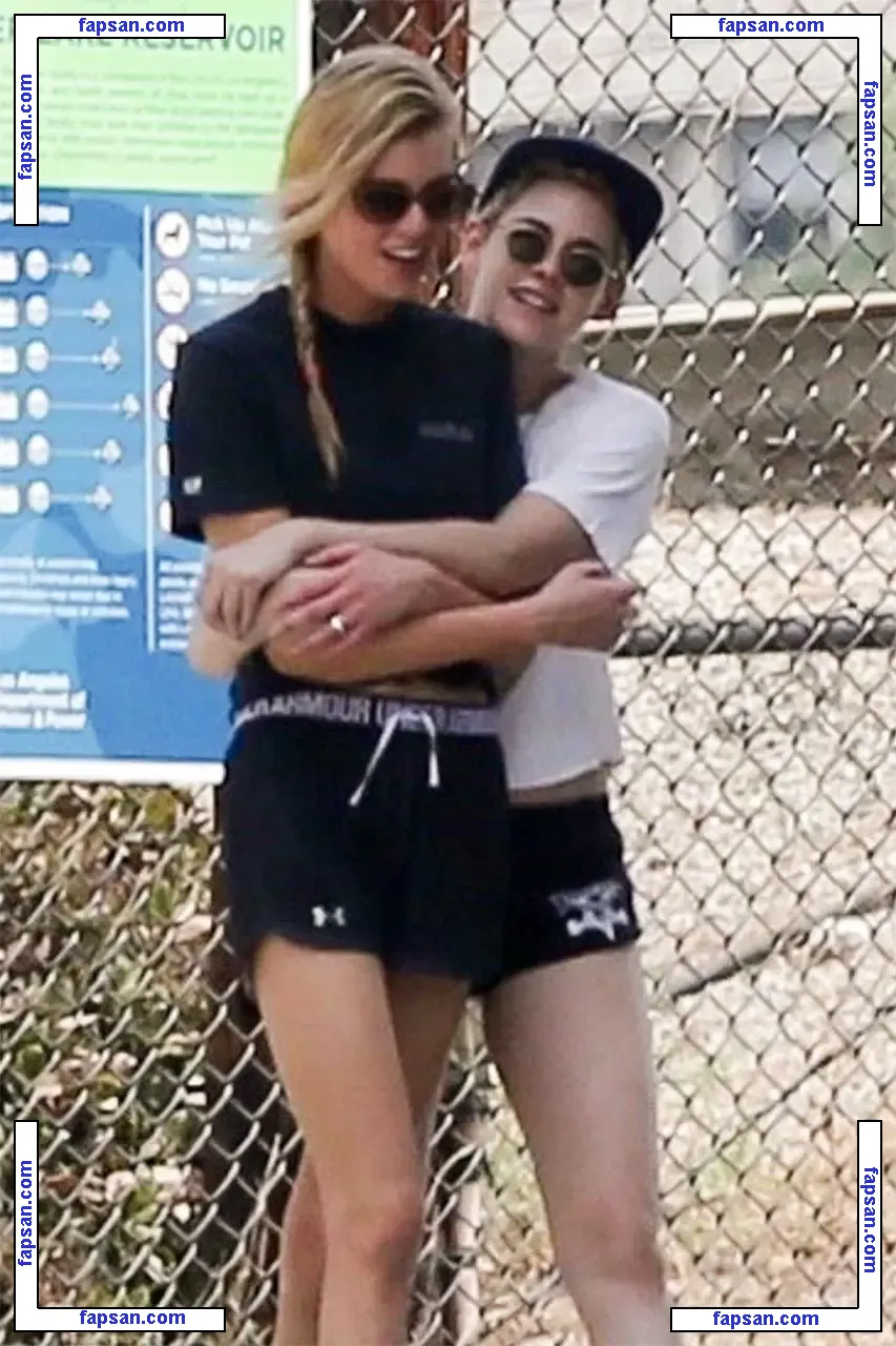 Kristen Stewart nude photo #1232 from OnlyFans