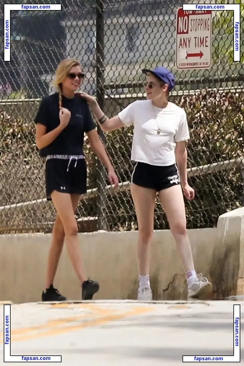 Kristen Stewart nude photo #1236 from OnlyFans