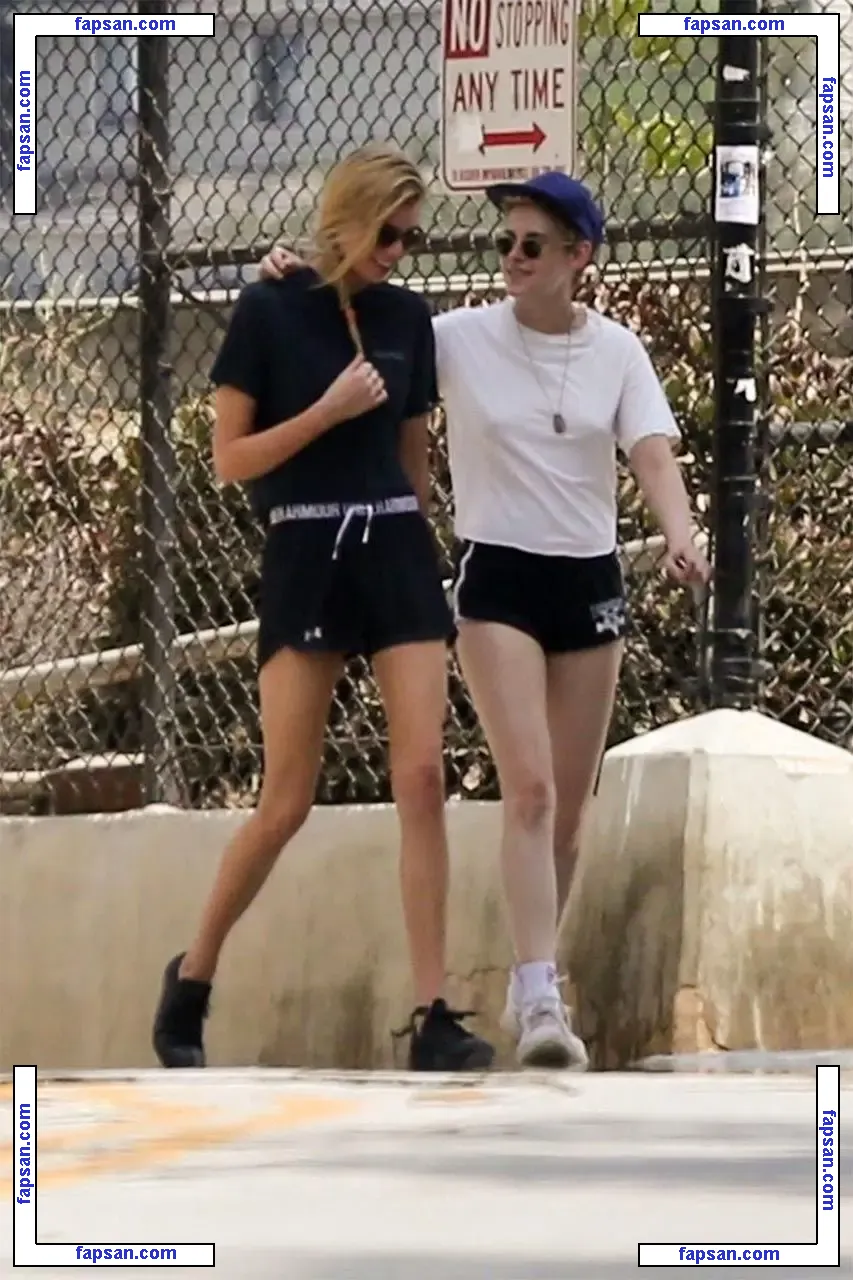 Kristen Stewart nude photo #1243 from OnlyFans