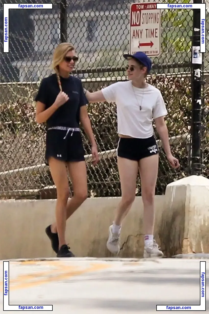 Kristen Stewart nude photo #1244 from OnlyFans