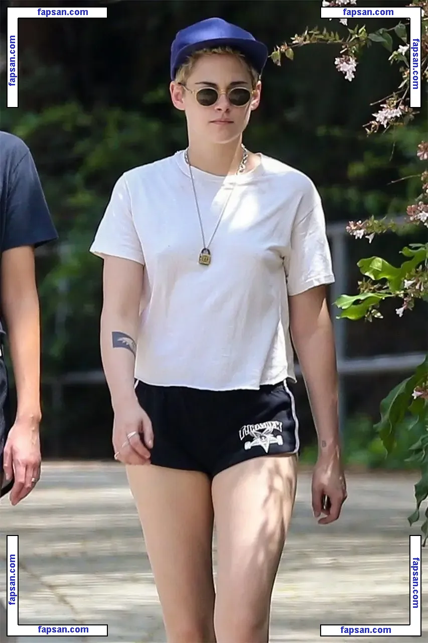 Kristen Stewart nude photo #1250 from OnlyFans