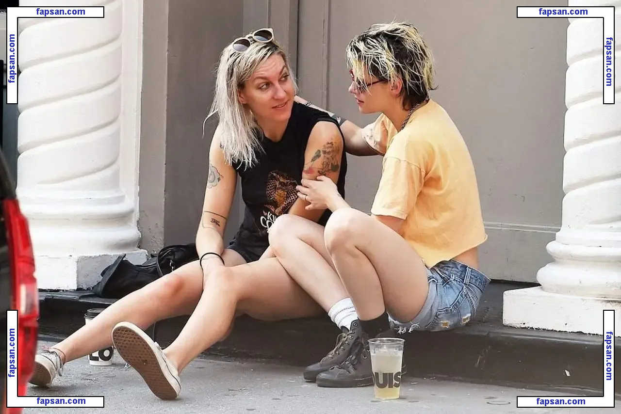 Kristen Stewart nude photo #1275 from OnlyFans