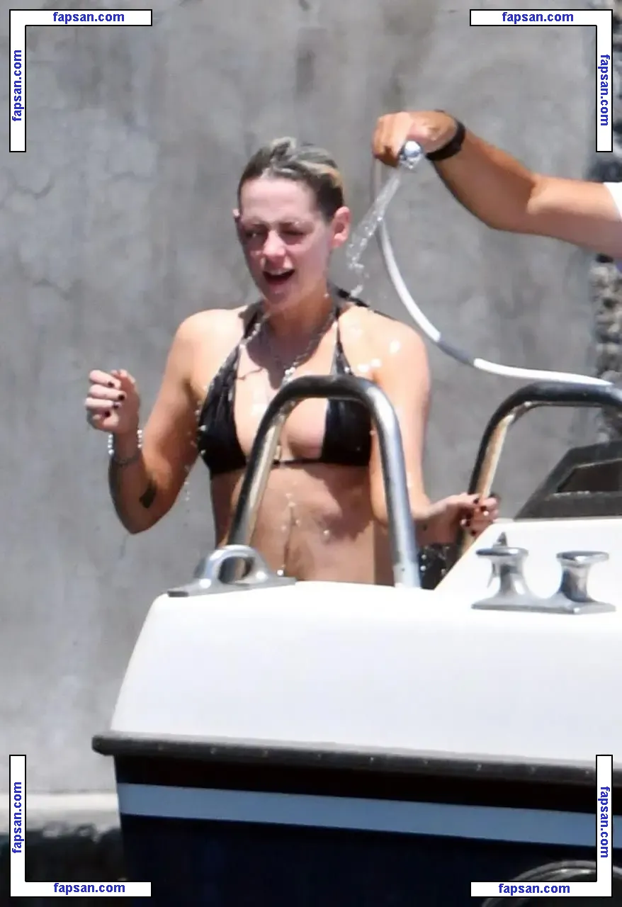 Kristen Stewart nude photo #1342 from OnlyFans
