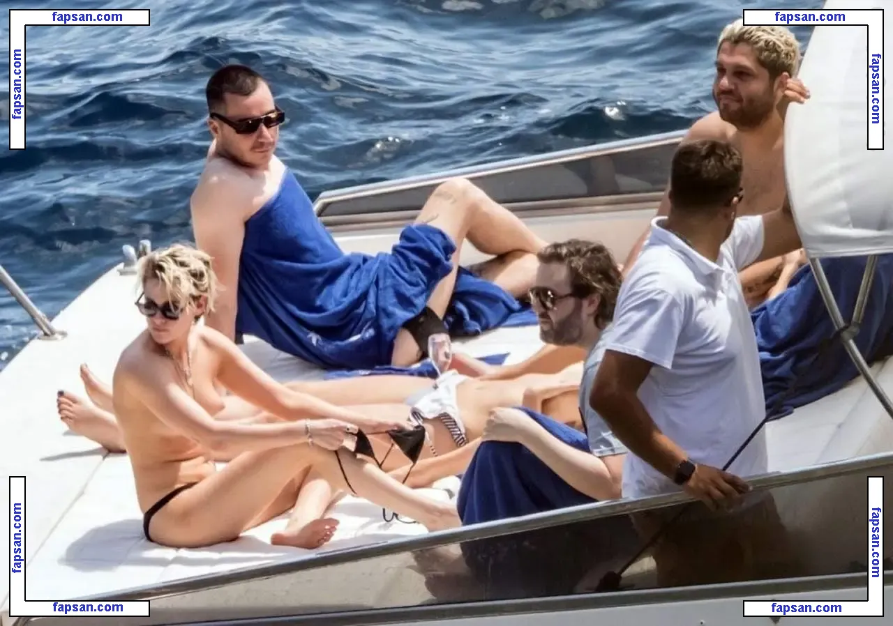 Kristen Stewart nude photo #1346 from OnlyFans