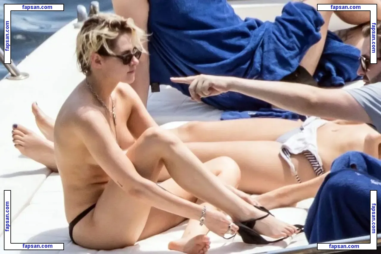 Kristen Stewart nude photo #1347 from OnlyFans