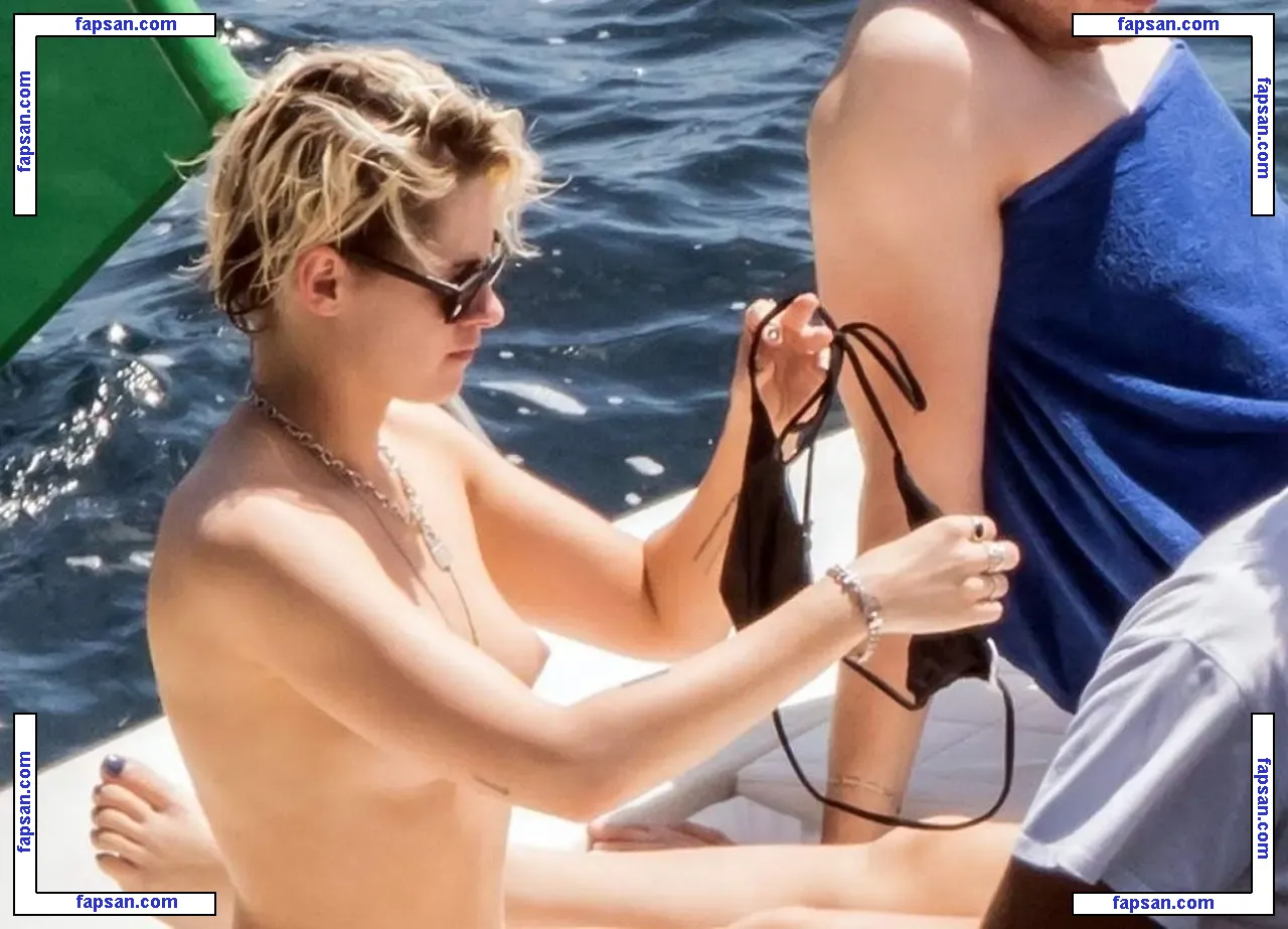 Kristen Stewart nude photo #1349 from OnlyFans