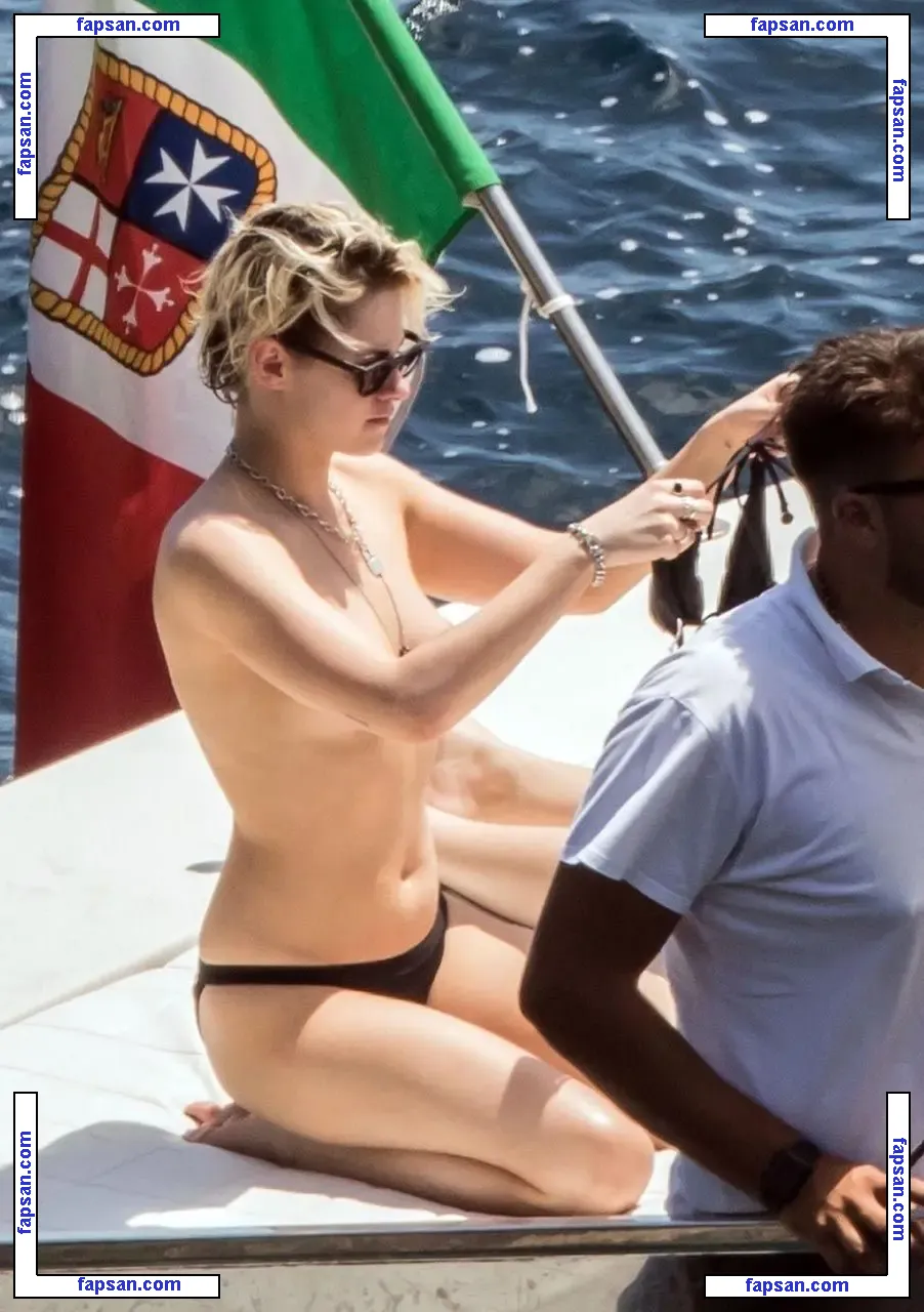Kristen Stewart nude photo #1350 from OnlyFans